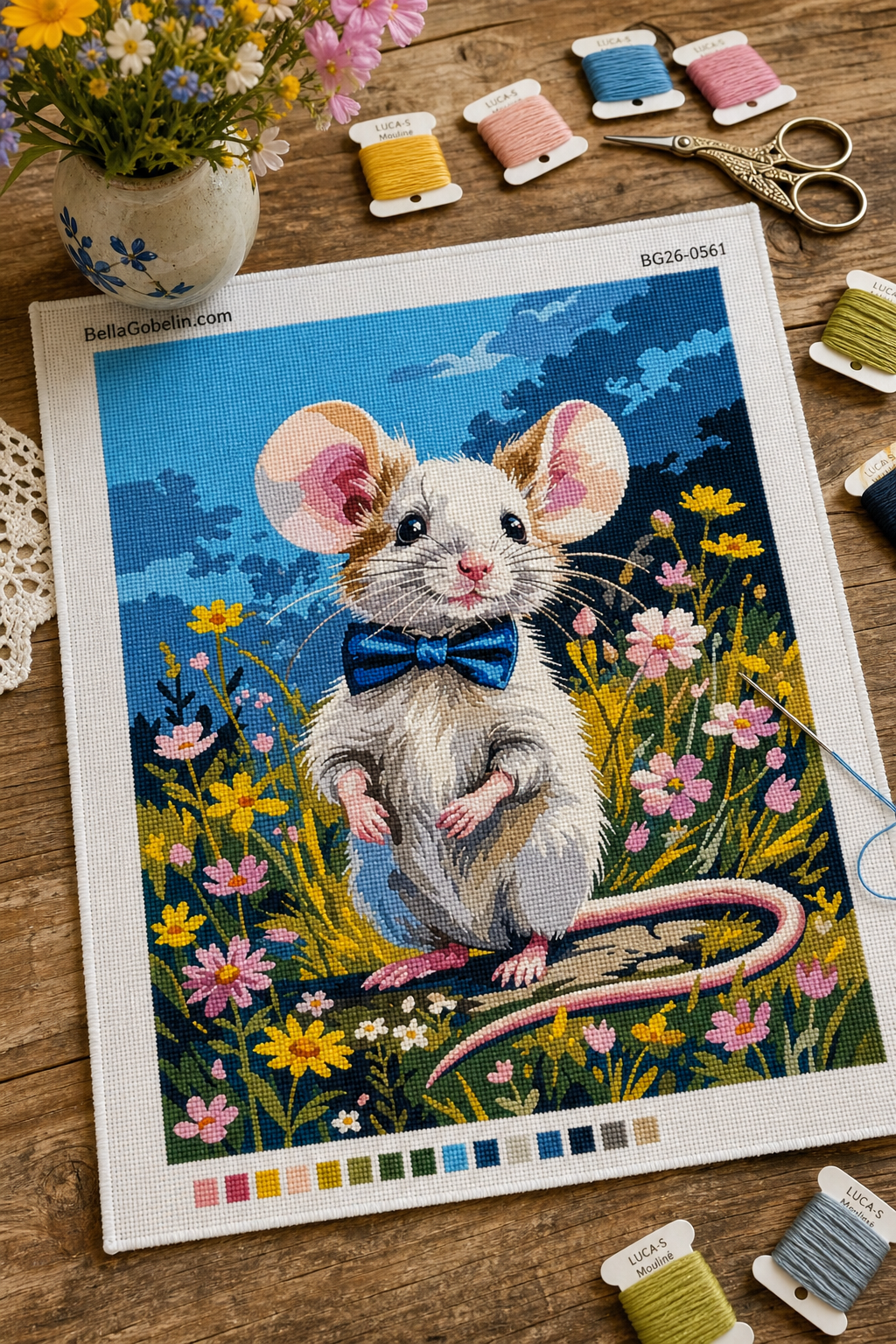 Elegáns kisegér virágos mezőn (gobelin)